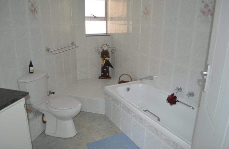 5 Bedroom Property for Sale in Wilkoppies North West